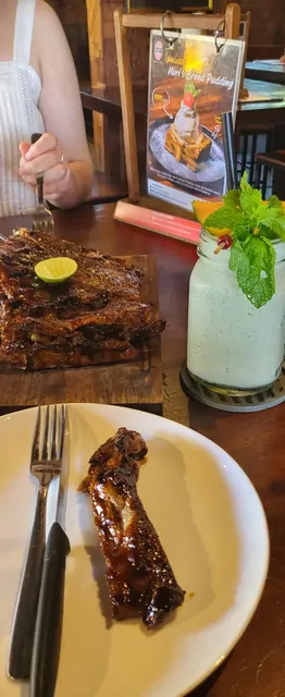 Glazed barbecue ribs and a refreshing mint drink for lunch.