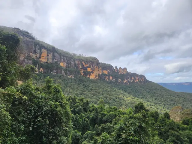 The Three Sisters sandstone cliffs overlooking the Blue Mountains forest.