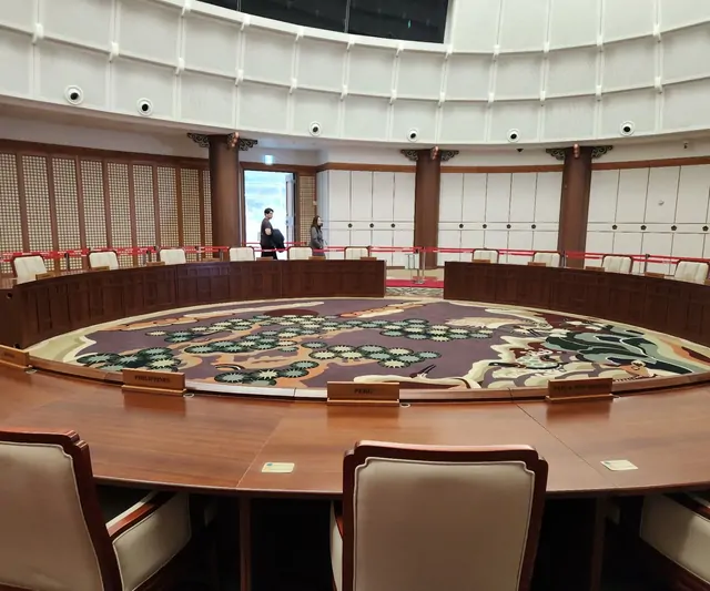 The interior of the Yeongbin-gwan at the Blue House featuring a round table.
