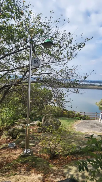 A view of the lake from a hilltop park under a clear autumn sky.