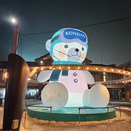 A glowing bear balloon with a pink muffler at Konjiam Resort in the snow.