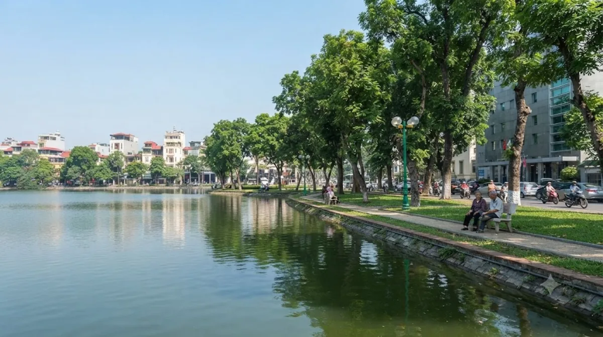 Thiền Quang Lake