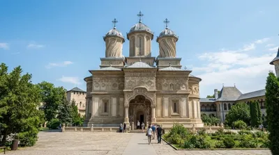 Trei Ierarhi Monastery