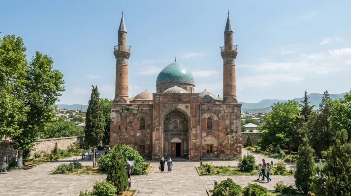Mezquita de Yujari Govhar Agha