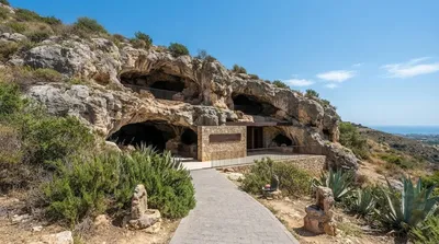 Cuevas del Tesoro-Higuerón y de la Victoria