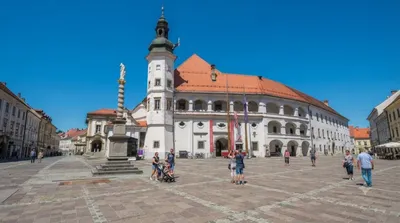 Grajski trg