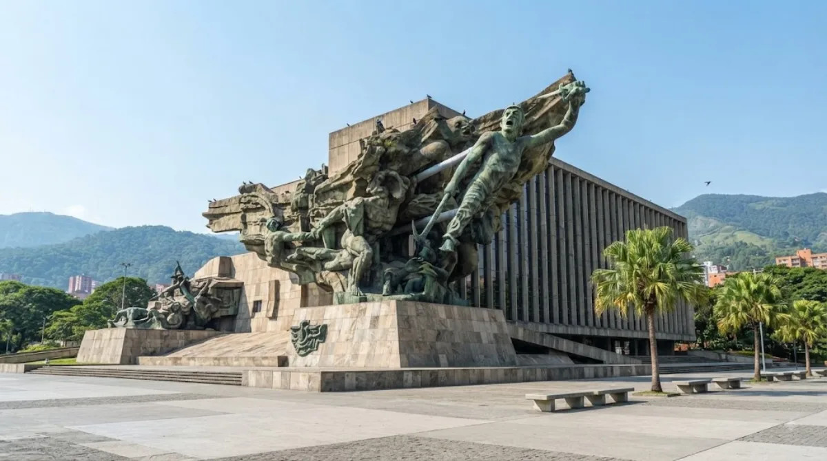 Monumento a la Raza