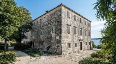 Castle dvorac Rušinac