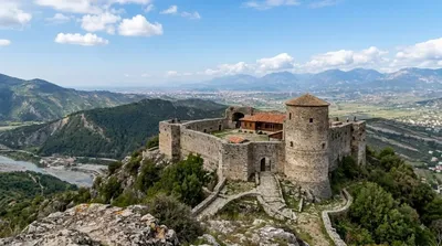 Petrelë Fortress